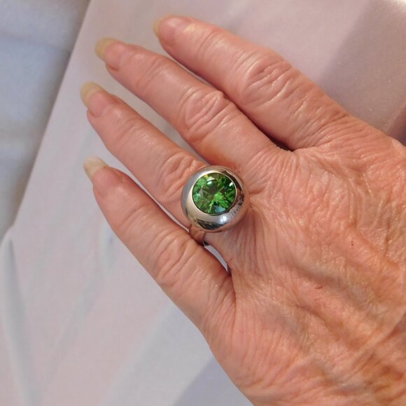 Ladies "Choice" Emerald Green Colored Cocktail Ring - Picture 5 of 7